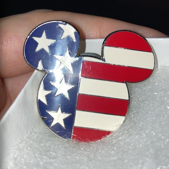 Disney Mickey Trading Pin Stars & Stripes GUC - Picture 2 of 4
